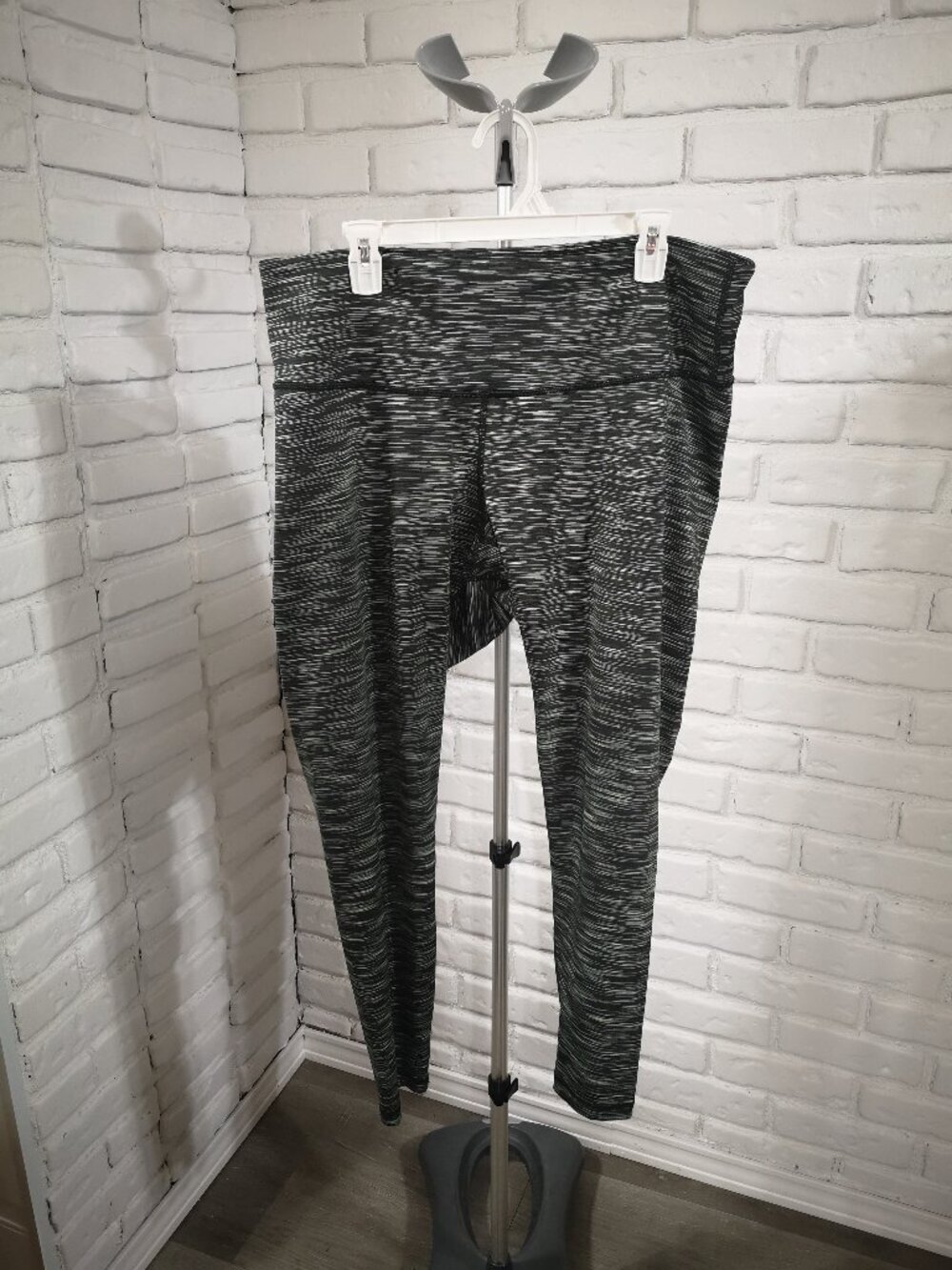 Old Navy Active Women's Size XXL Green w/ Black Lines Full Length Leggings